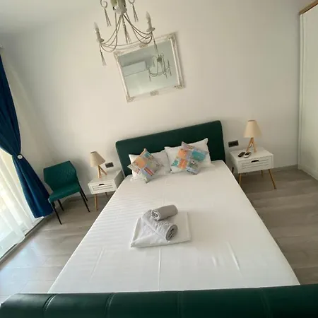 Apartment Seafront - Casa Del Mar