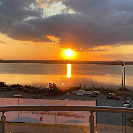 Seafront - Casa Del Mar *