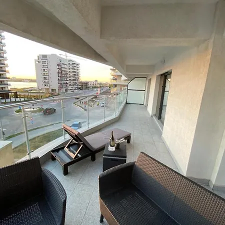 Seafront - Casa Del Mar Apartment