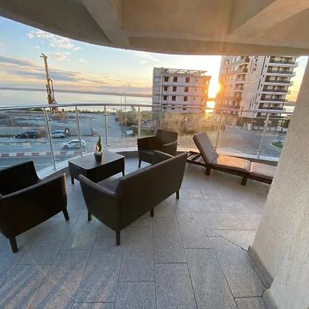 Seafront - Casa Del Mar Apartment