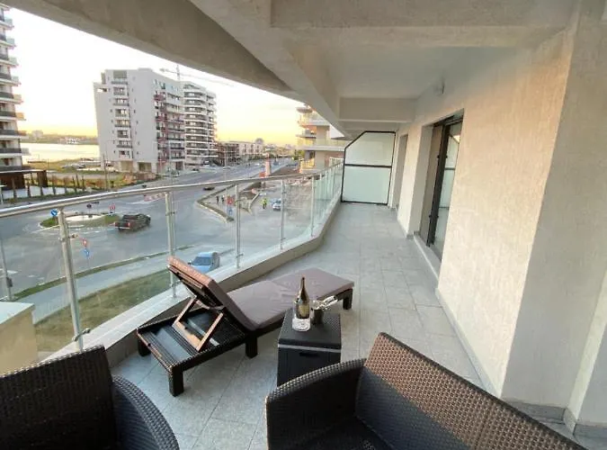 Seafront - Casa Del Mar Apartment